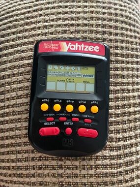 Milton Bradley vintage Yahtzee game 1995